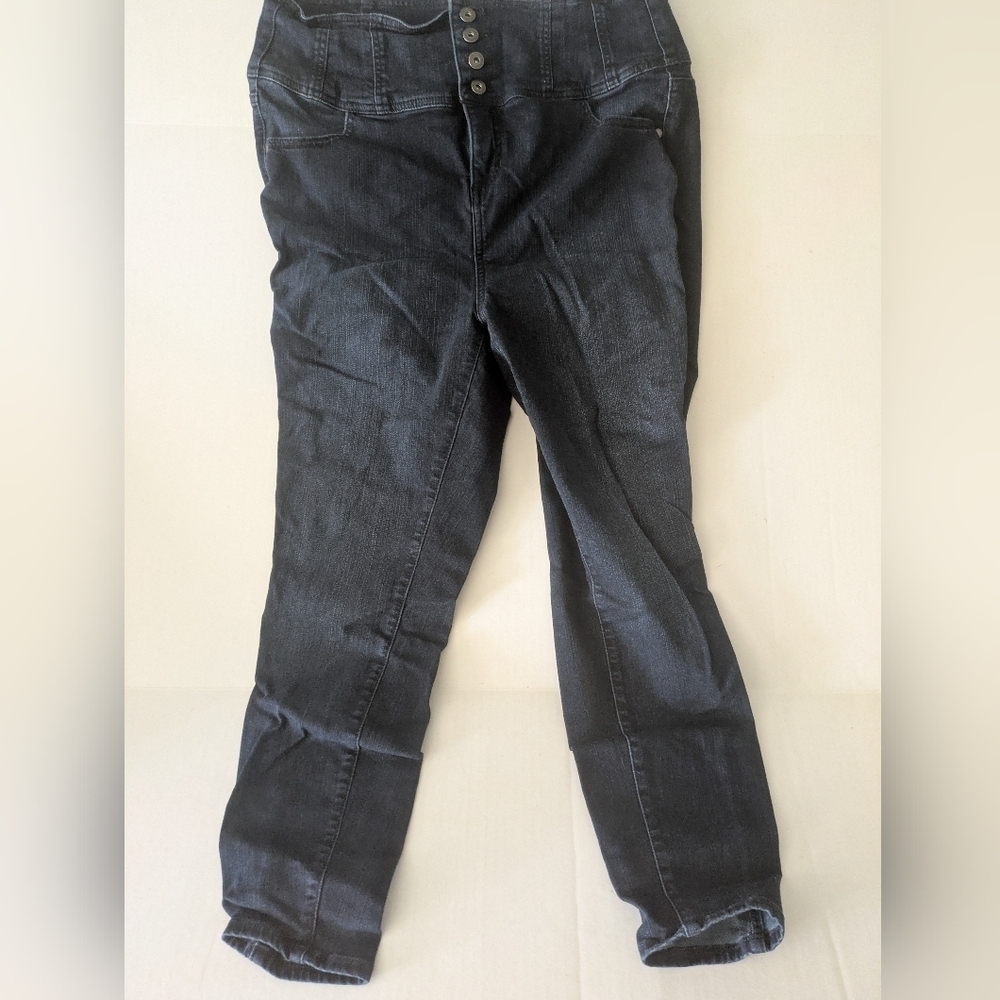 Torrid women’s Feel the Fit size 18R vintage stretch jeans.